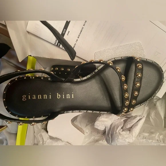 🆕♠️Gianni Bini Black and Gold Studded Sz9 Sandals🖤 - Picture 6 of 8